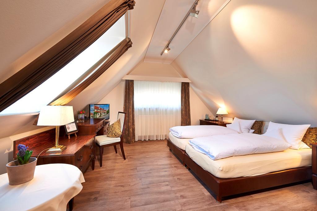 Brauereigasthof Zum Loewenbraeu Adelsdorf 客房 照片