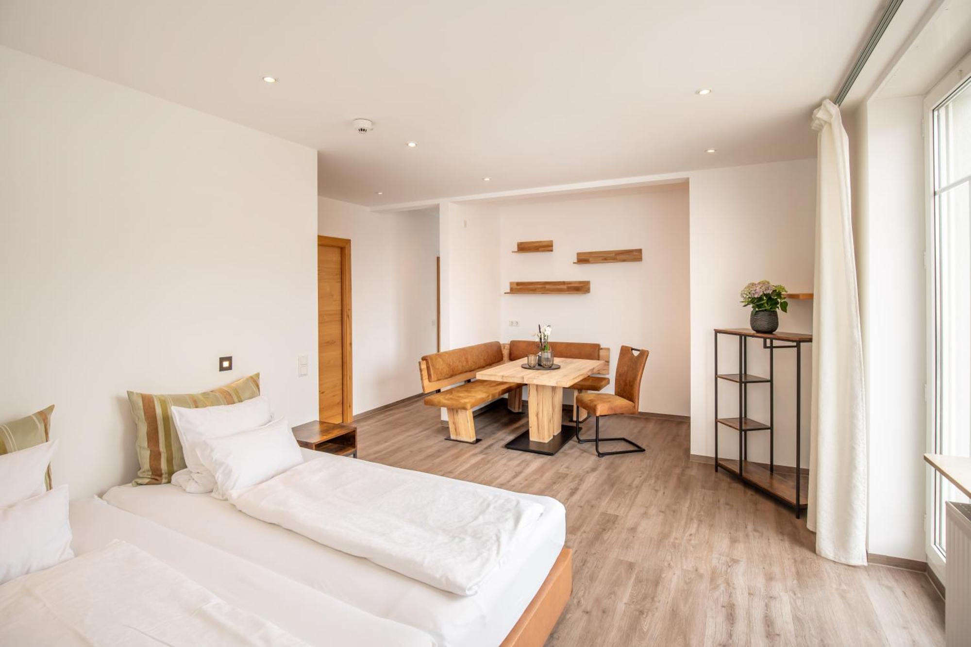 Brauereigasthof Zum Loewenbraeu Adelsdorf 外观 照片