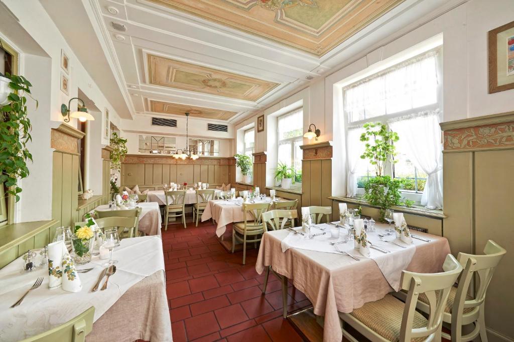 Brauereigasthof Zum Loewenbraeu Adelsdorf 外观 照片