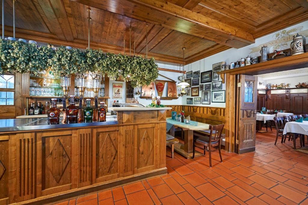 Brauereigasthof Zum Loewenbraeu Adelsdorf 外观 照片